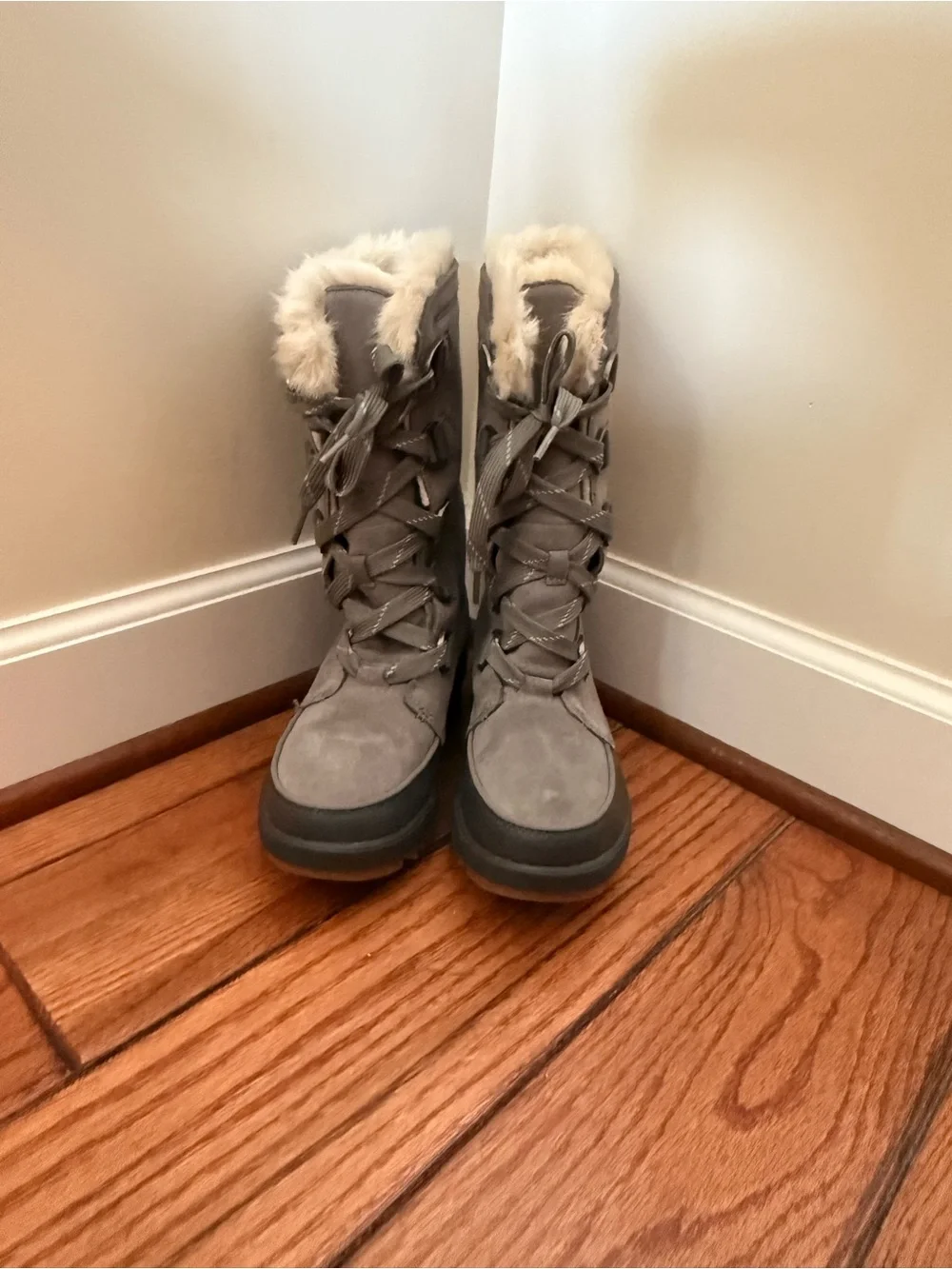 Women's Faux-Fur Lined Lace-Up Winter Boots - Gray